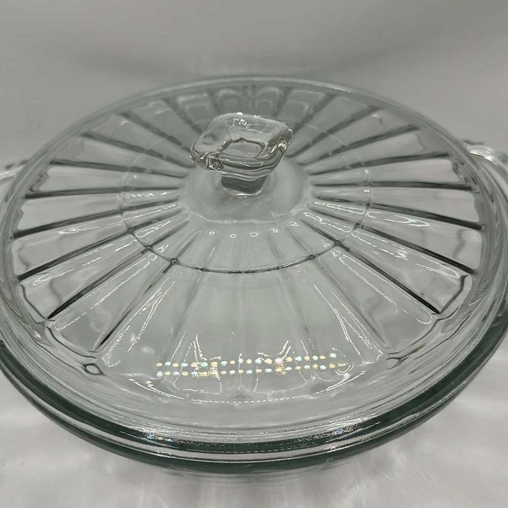 Vintage clear 1.5-quart glass baking / casserole dish with square-handled lid